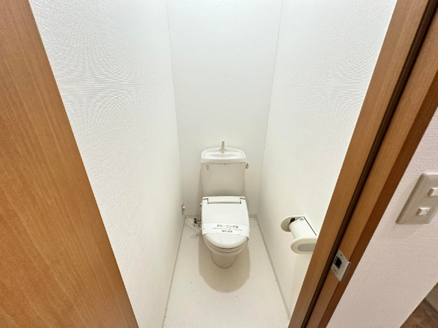 ����4