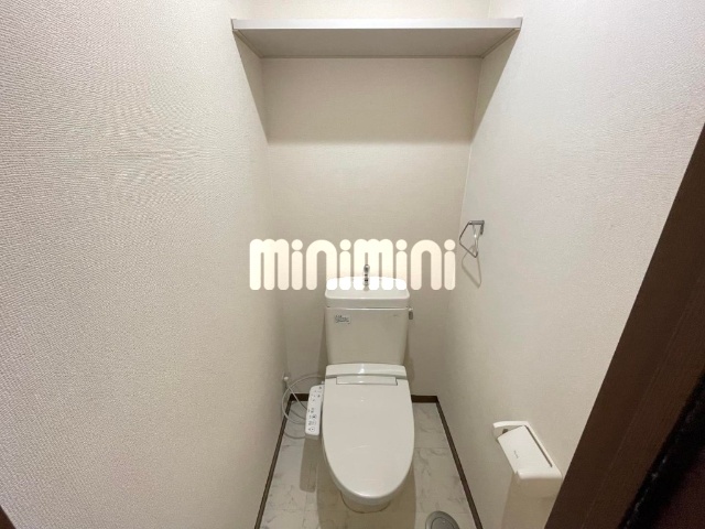 ����4