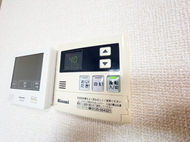 ����12
