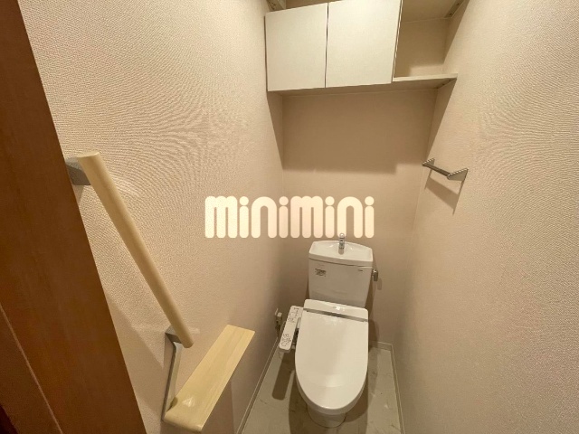 ����4