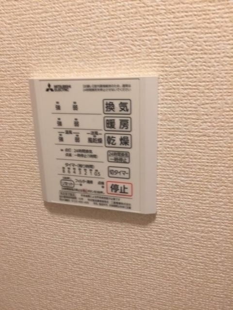 ����9