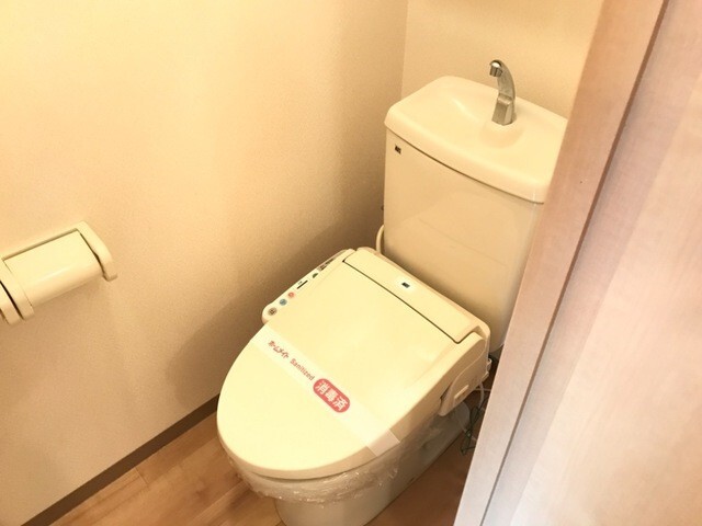 ����4