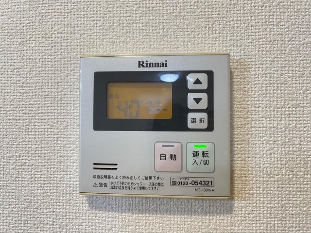 ����15