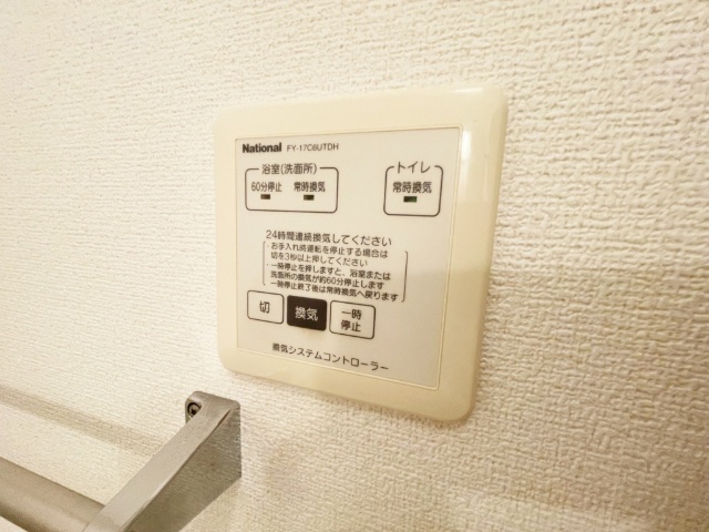 ����15