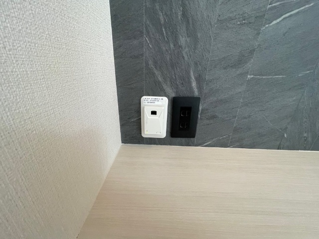 ����24