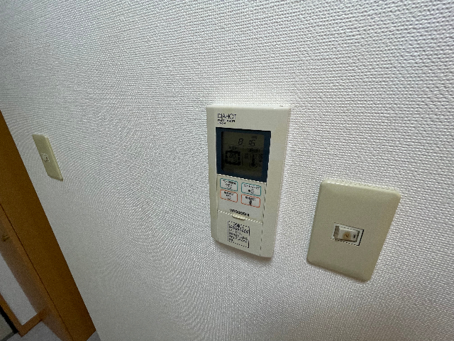 ����15