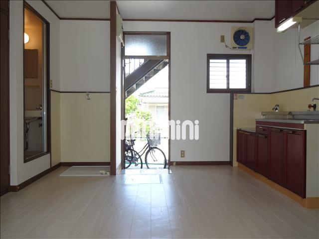 ����18