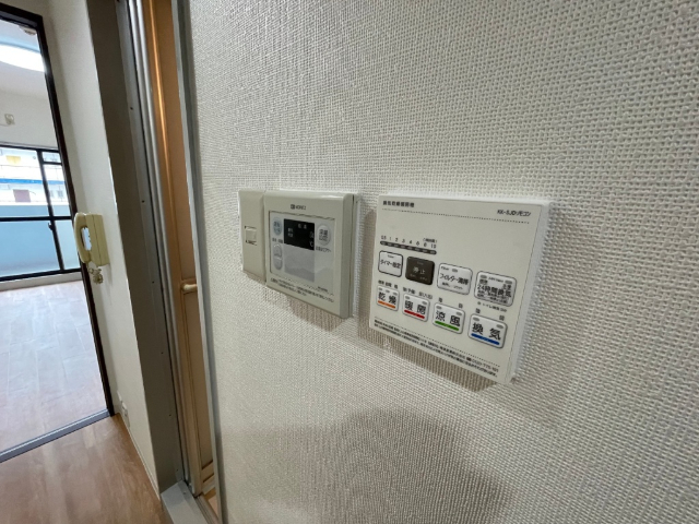 ����12
