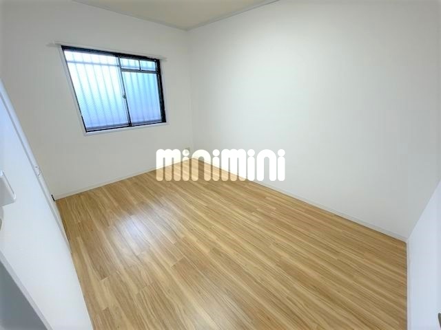����20