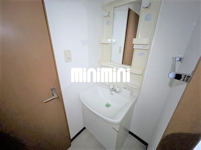 ����4