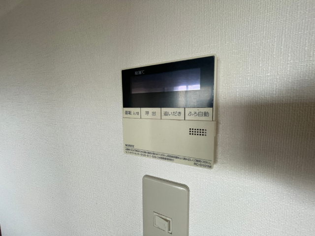 ����20