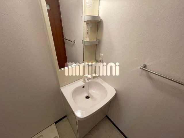 ����4