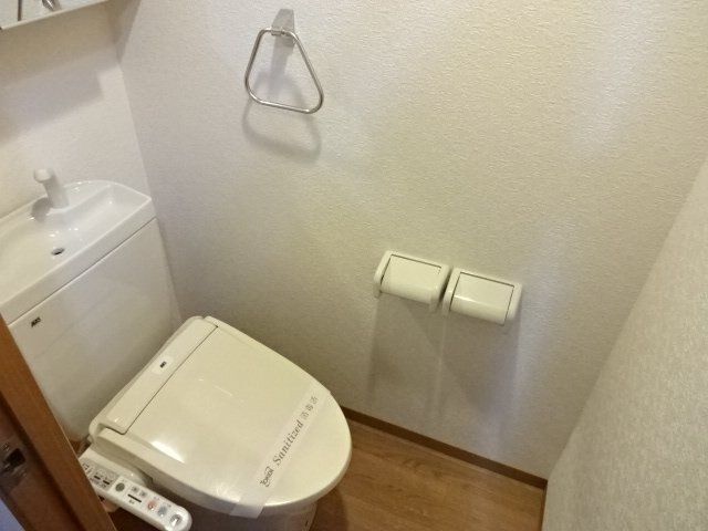 ����8