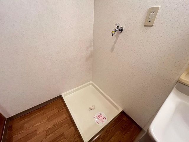 ����15