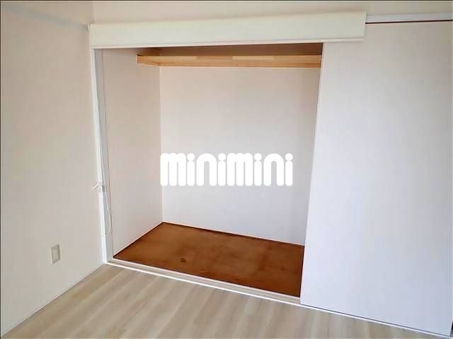 ����8