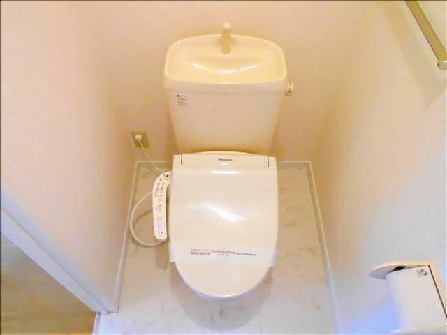 ����4