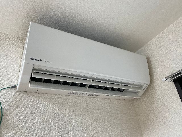 ����9