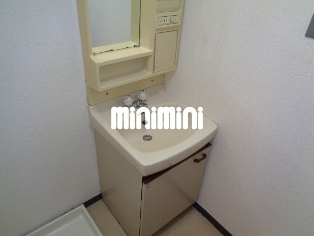 ����4