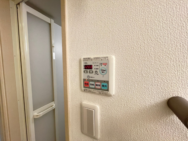 ����18