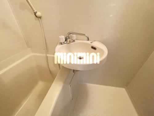 ����12