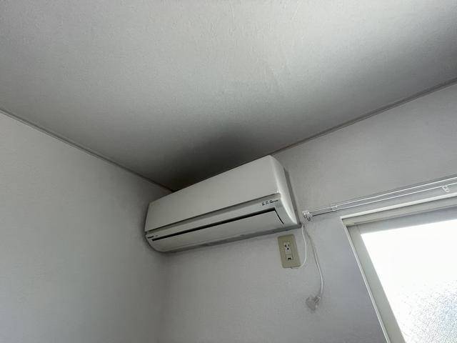 ����9