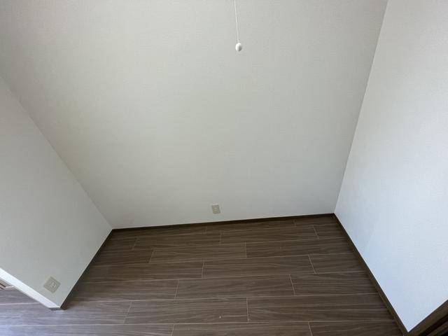 ����15