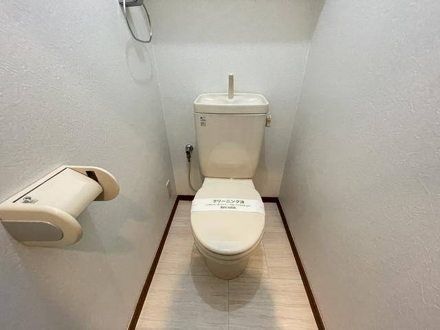 ����4