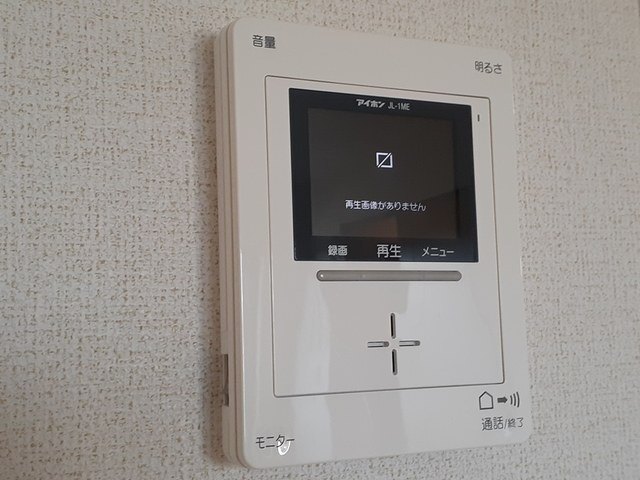 ����12