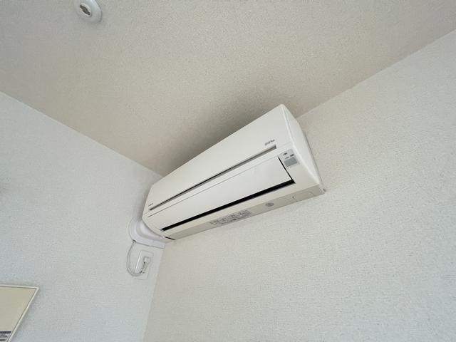 ����9