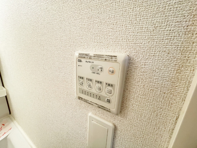 ����15