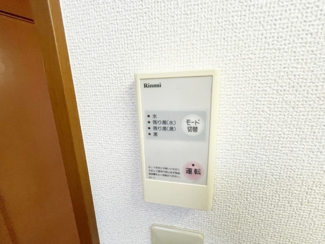 ����15