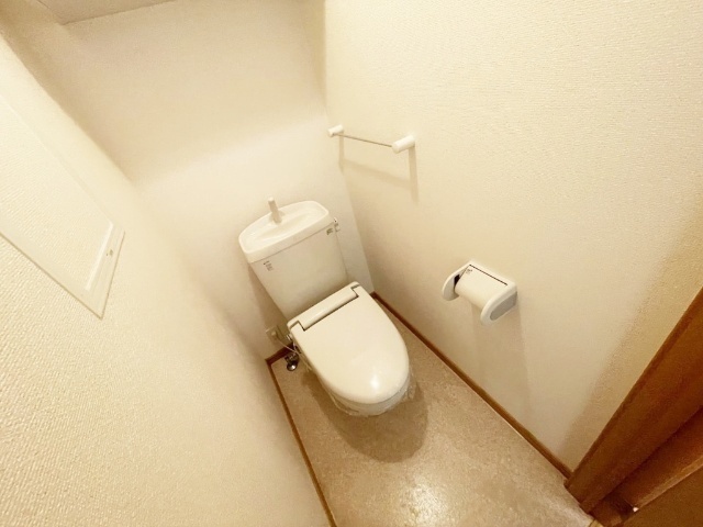 ����4