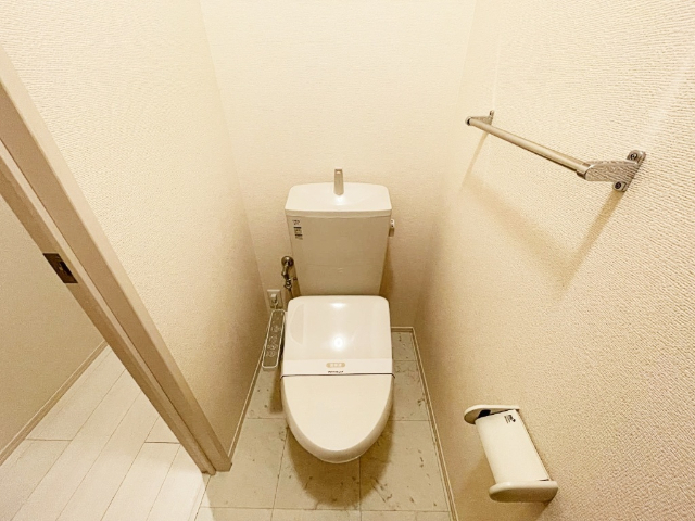 ����4