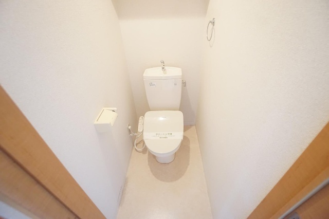 ����4