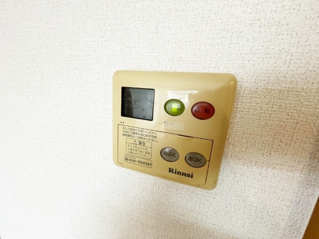 ����12