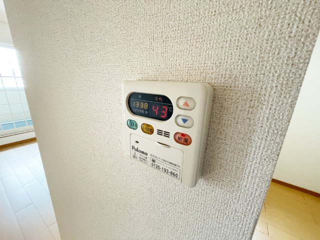 ����12