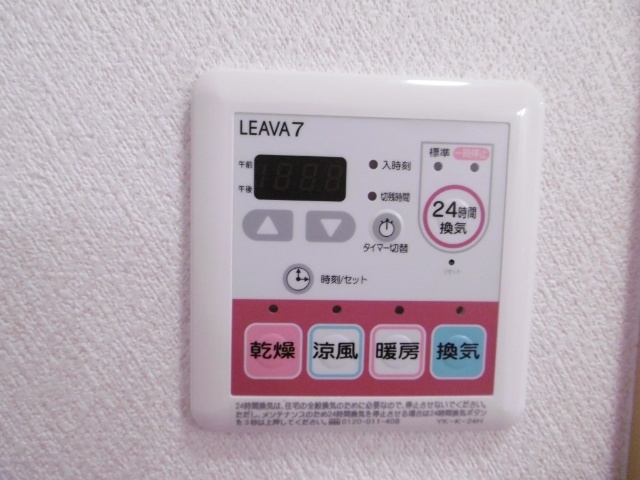 ����12