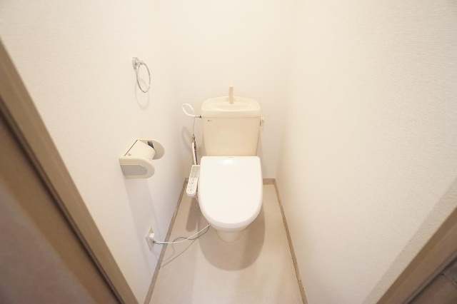 ����4