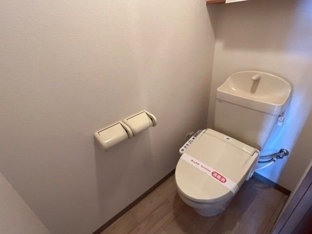 ����4
