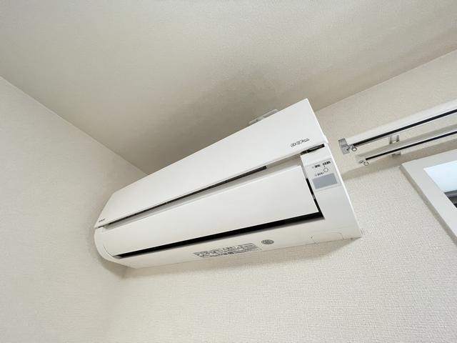 ����8