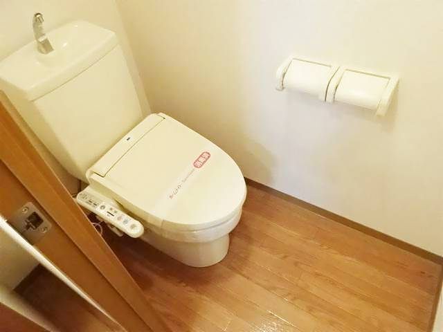 ����4