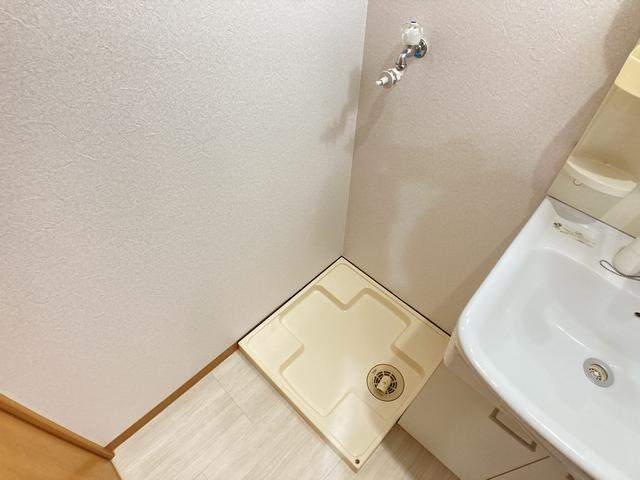 ����15