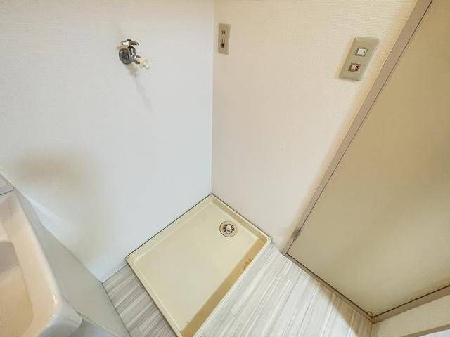 ����13