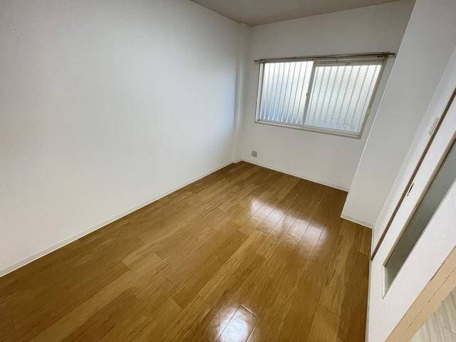 ����20