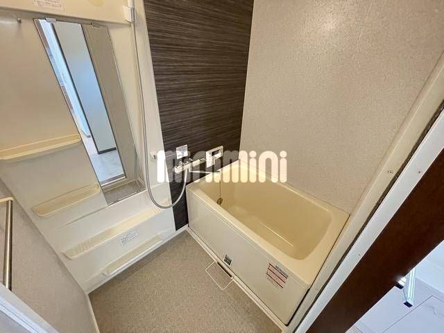 ����3