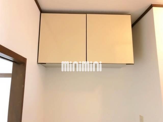 ����12