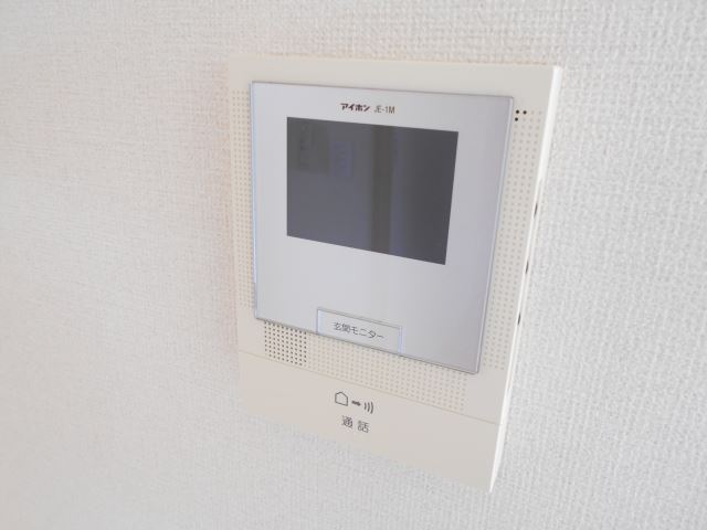 ����12