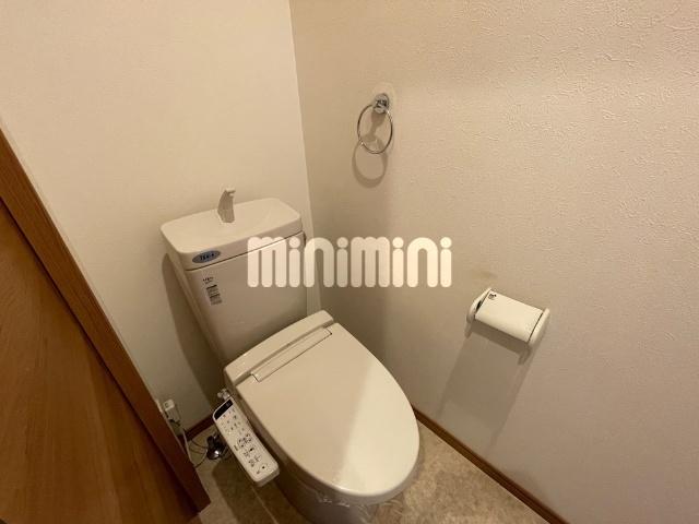 ����9
