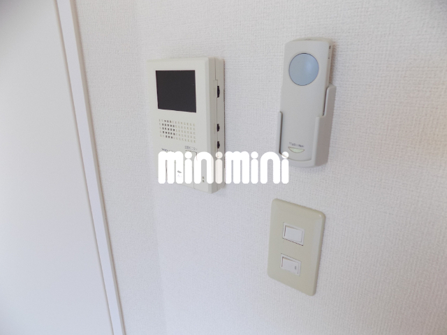 ����9