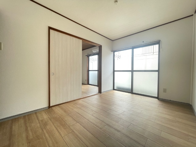 ����15